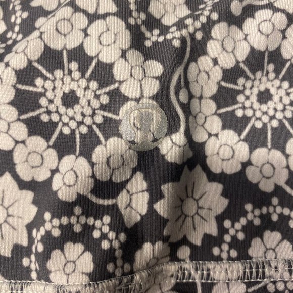3/4 Length Lululemon Size 4 Floral Leggings - Picture 4 of 8